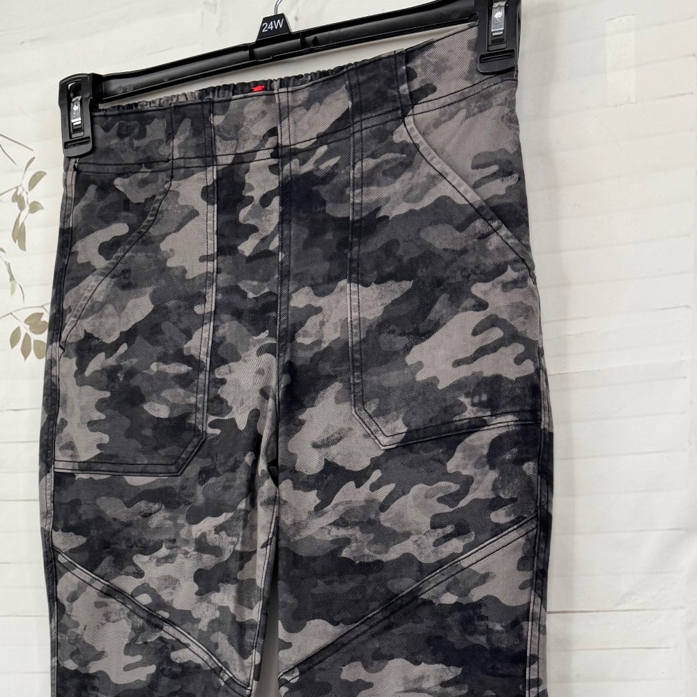 Spanx Womens Camo Stretch Twill Cargo Jogger Gray Blackwash Pants Sz. Small S - Picture 2 of 13